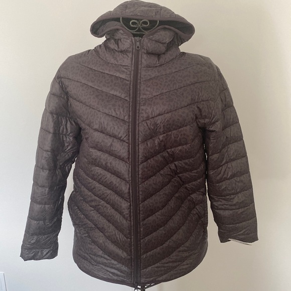 offline by aerie Jackets & Blazers - Offline by aerie puffer jacket. Fits more like a medium. BNWT